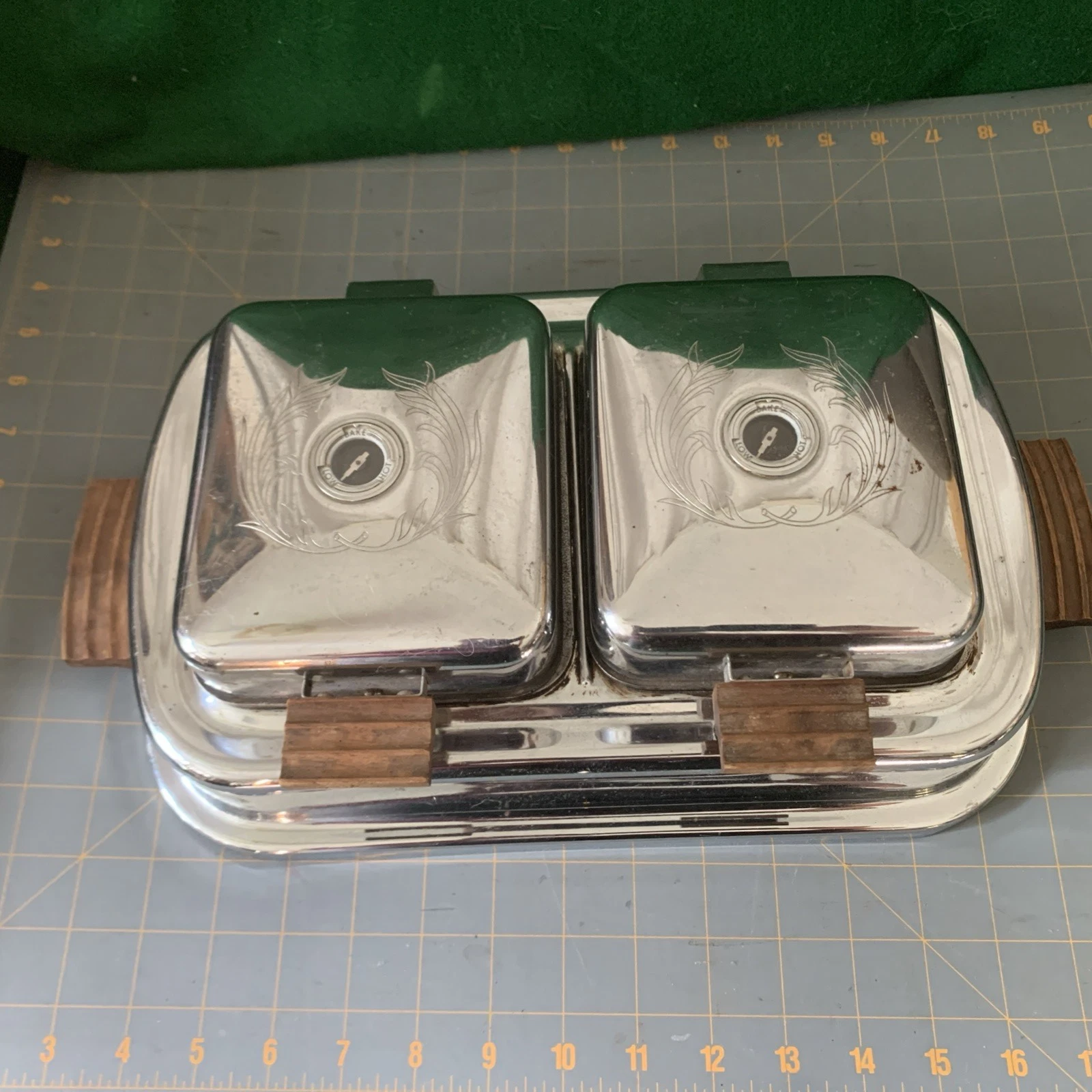 Vintage Dominion Chrome Double Square Waffle Maker Electric Model 1350 Works?