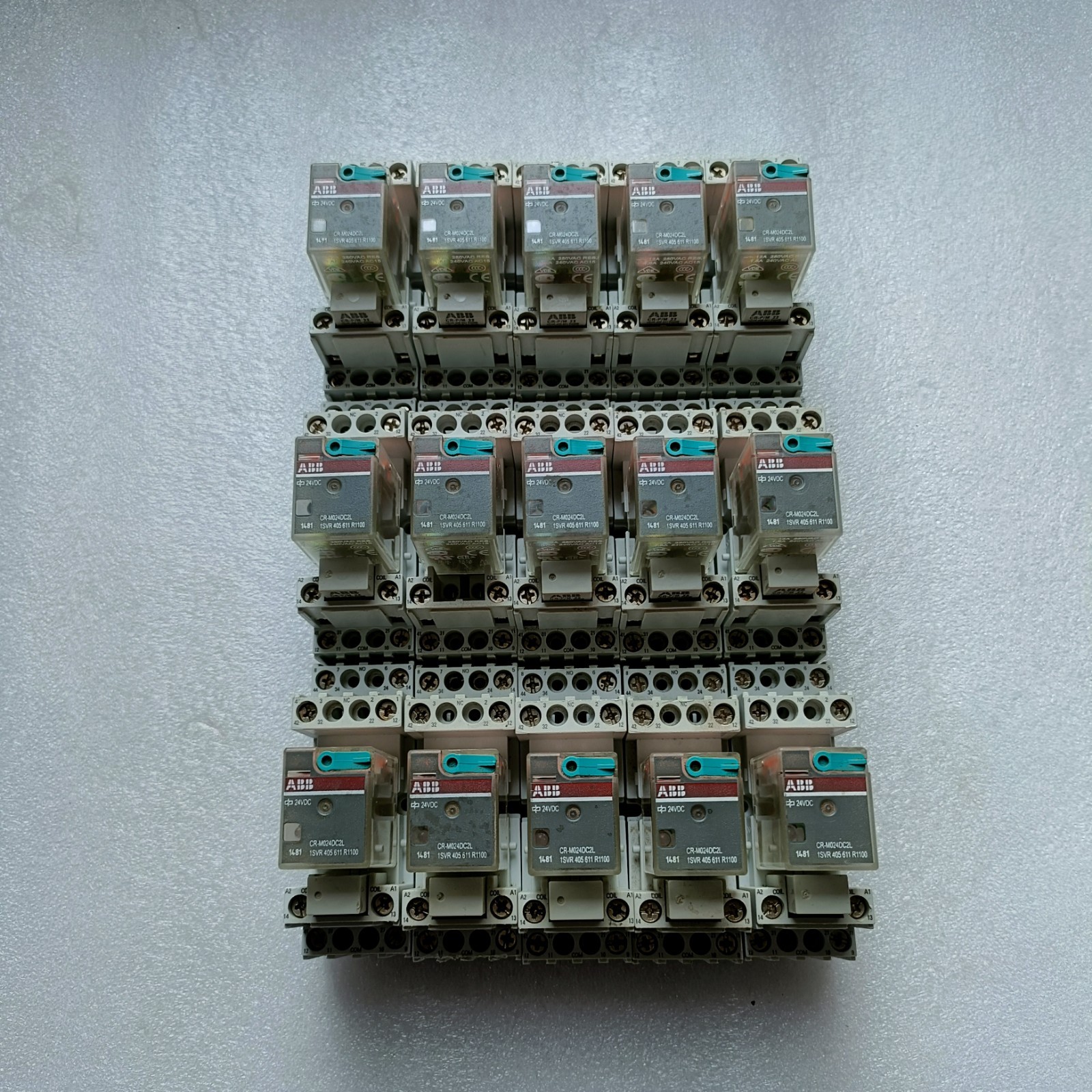 ABB CR-M024DC2L RELAY WITCH BASE CR-M2SS LOT OF 15 (FREE FAST SHIPPING)