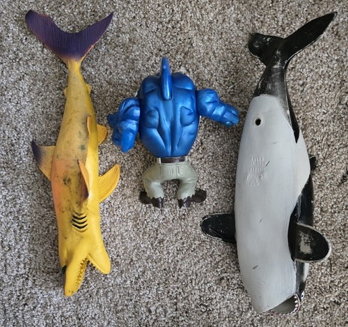 Shark Toys - Street Wise Designs 1994 est 6"T, Yellow Shark 1995 est 13"T,Whale 11,5" - Photo 2 sur 24