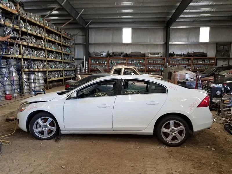 Volvo V60 2015-2018 pasajero eje delantero derecho nudillo OEM Foto 2 de 4