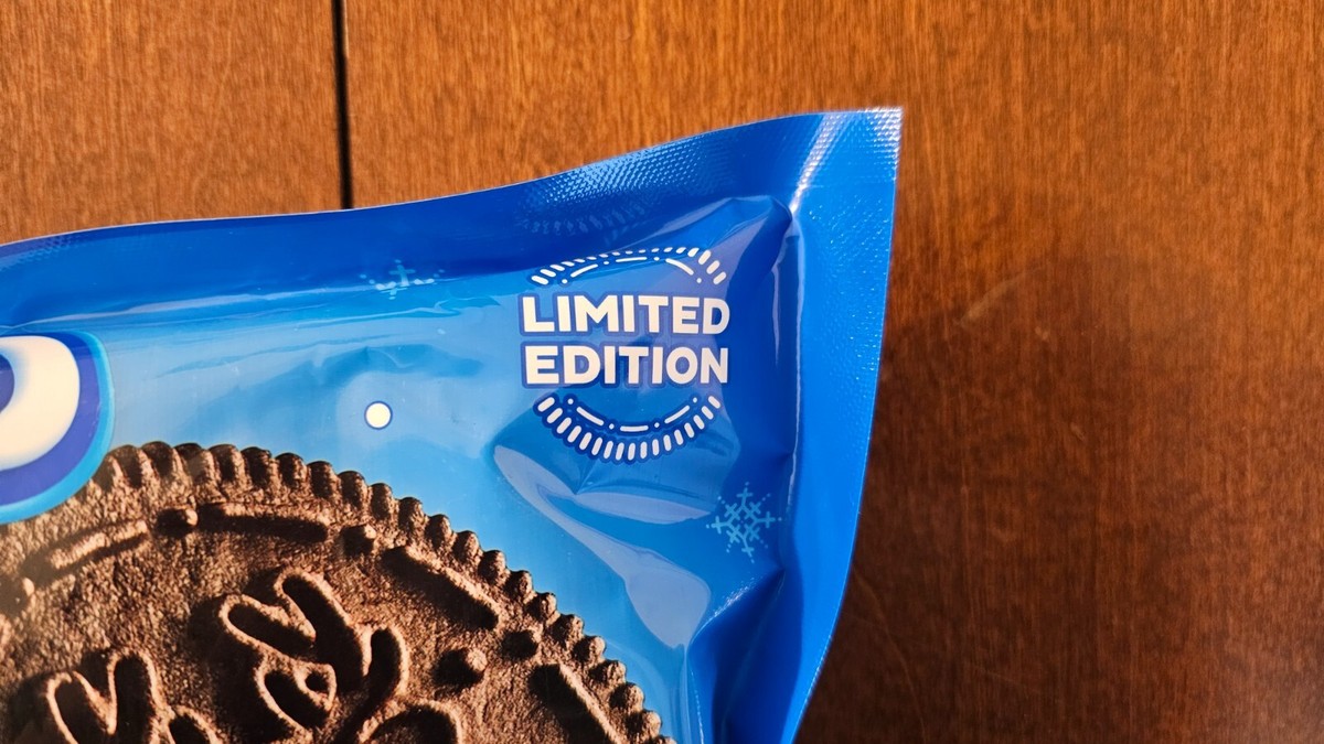 OREOさま専用 LIMITED EDITION* OREO FESTIVE COLORED CREME CHOCOLATE COOKIES 7.14