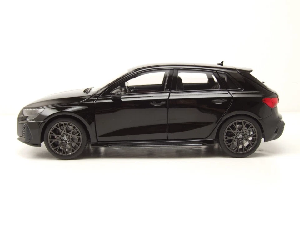 Audi RS3 2025 Nero Metallizzato Modellino 1:18 Norev - Immagine 3 di 4