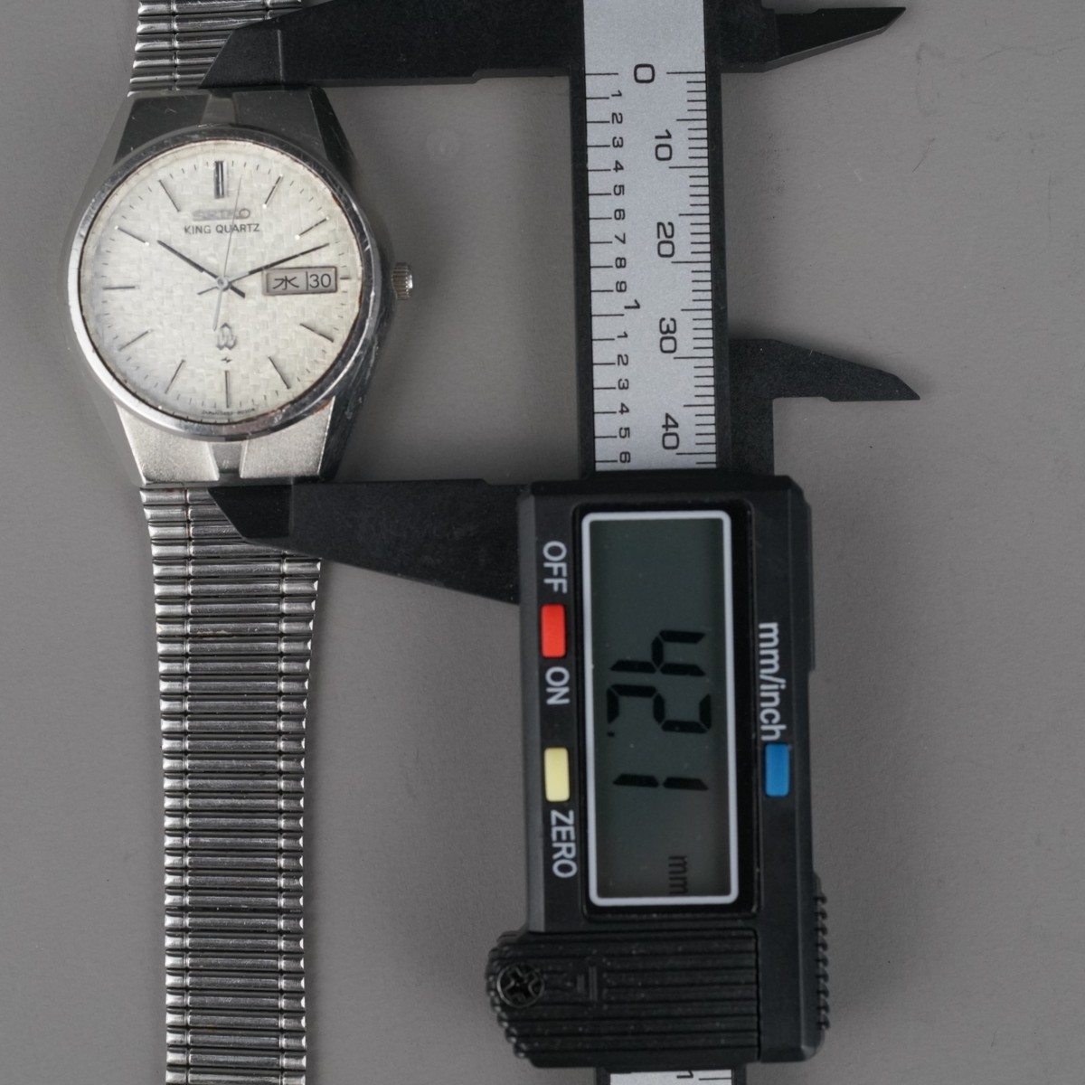 ロ*ブ様 [15182]SEIKO KING QUARTZ 0853-8035 SEIKO KING QUARTZ Vintage 1976 0853-8035 Men's Watch Gold