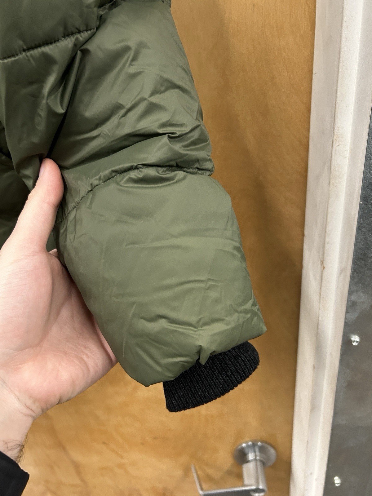 Figs Zahn Hooded Puffer Jacket Size XS Dark Olive Technical Nurse Hospital image 9