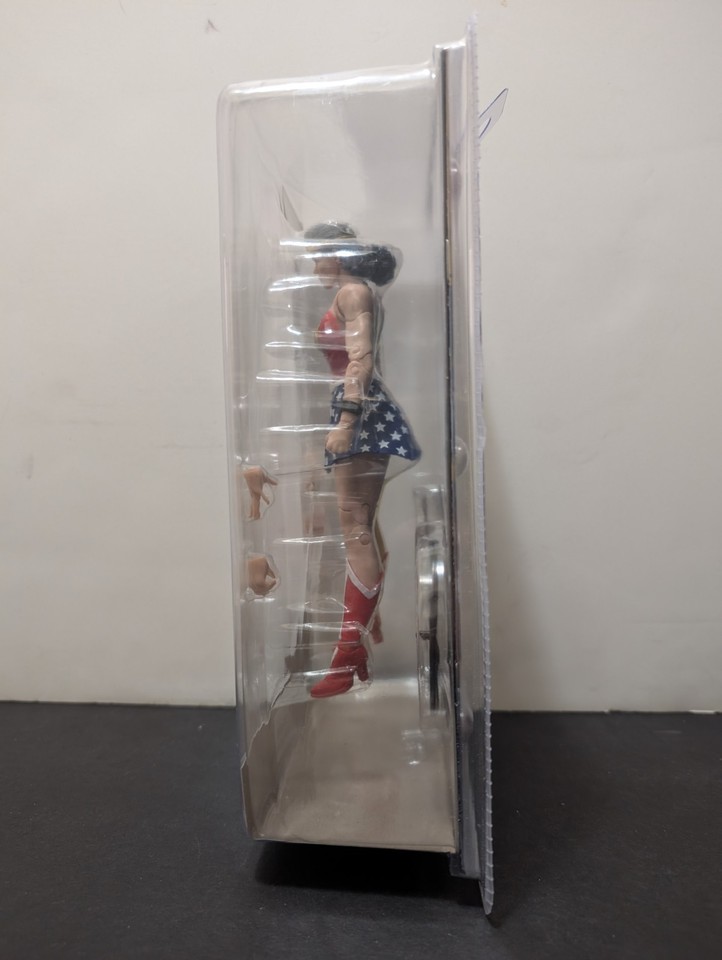 McFarlane Toys Wonder Woman Actionfigur - 17.8cm Mit Comic Buch