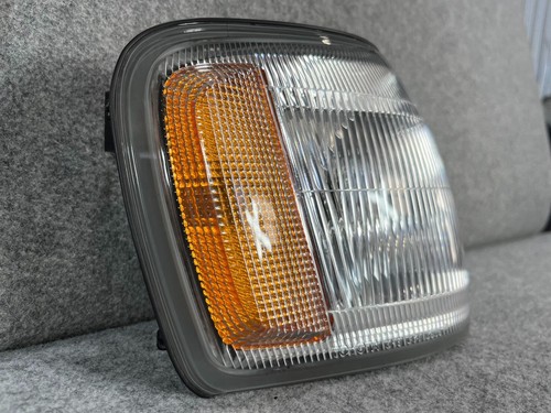 CROWN S130 GS136V GS130 VAN WAGON TOYOTA OEM TURN SIGNAL LIGHT RIGHT SIDE 30-181 - Picture 2 of 9