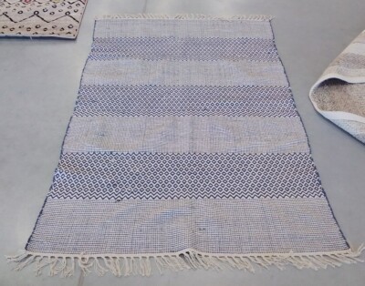 IVORY / NAVY 4' X 6' Broken Thread Rug, Reduced Price 1172707292 MTK330B-4