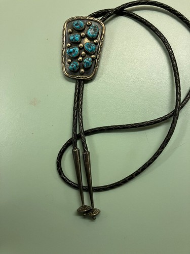 VINTAGE C.M. YAZZIE STERLING SILVER BOLO TIE W/A CLUSTER OF TURQUOISE NUGGETS