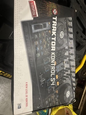 Native Instruments Traktor Kontrol S4 MK2 DJ Controller