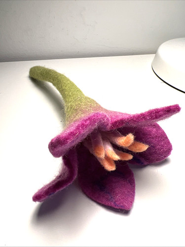 Lovevery Helper Play Kit Montessori Toddler 25-27m Felt Flowers In a Row Purple