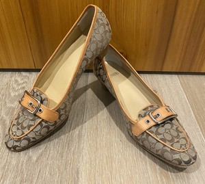 coach low heel pumps