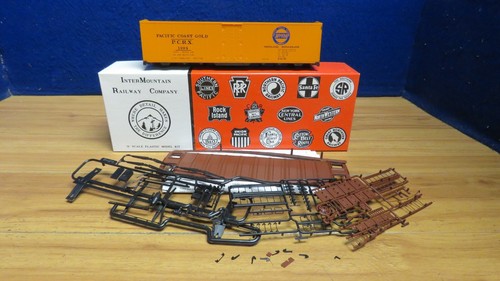 KIT INTERMOUNTAIN O MODERNO NARANJA P.C. BOXCAR 594971   | Zustand: Used