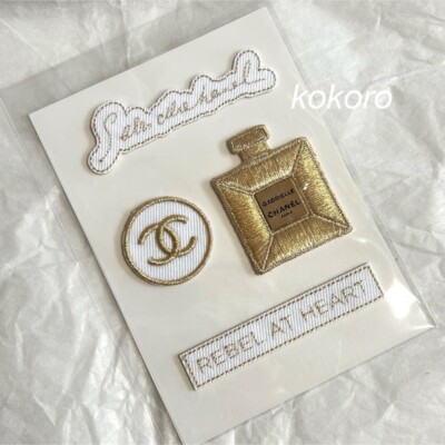 シャネル　カメリアステッカー　ゴールド2枚　レア CHANEL Gold Limited Novelty embroidery sticker | eBay