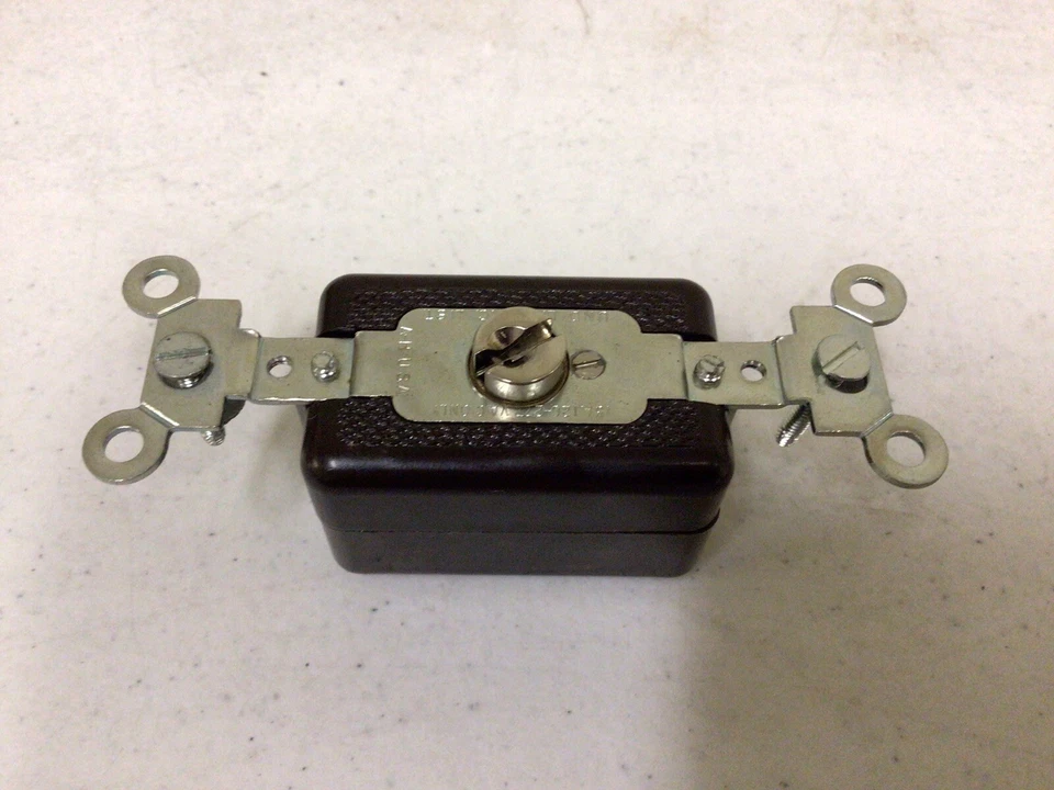 NEW, ARROW HART WIRING DEVICES 1181 AC SINGLE POLE, NICKEL, AC LOCK SWITCH, 15A - Image 3 of 4