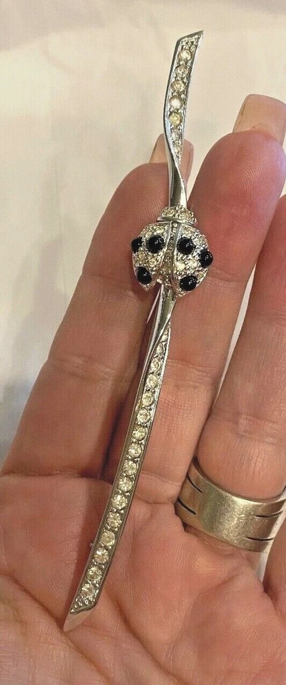Broche Ladybug vintage Christian Dior chapado en rodio en rama con cristales Foto 3 de 4