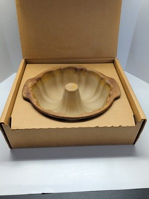 Pampered Chef Family Heritage Stoneware Retired Stone Fluted Bundt Pan #1440