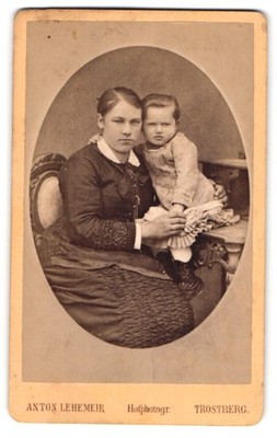 Fotografie Anton Lehemeir, Trostberg, Junge Dame und Kind in hübscher Kleidung 