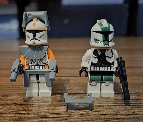 New ListingLEGO Star Wars Clone Wars Phase 1 Commander Cody and Gree Minifigures Lot of 2
