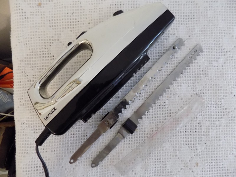 Ultrex Electric Knife Model 14014 by Inova Inc 7 inch Stainless Blades