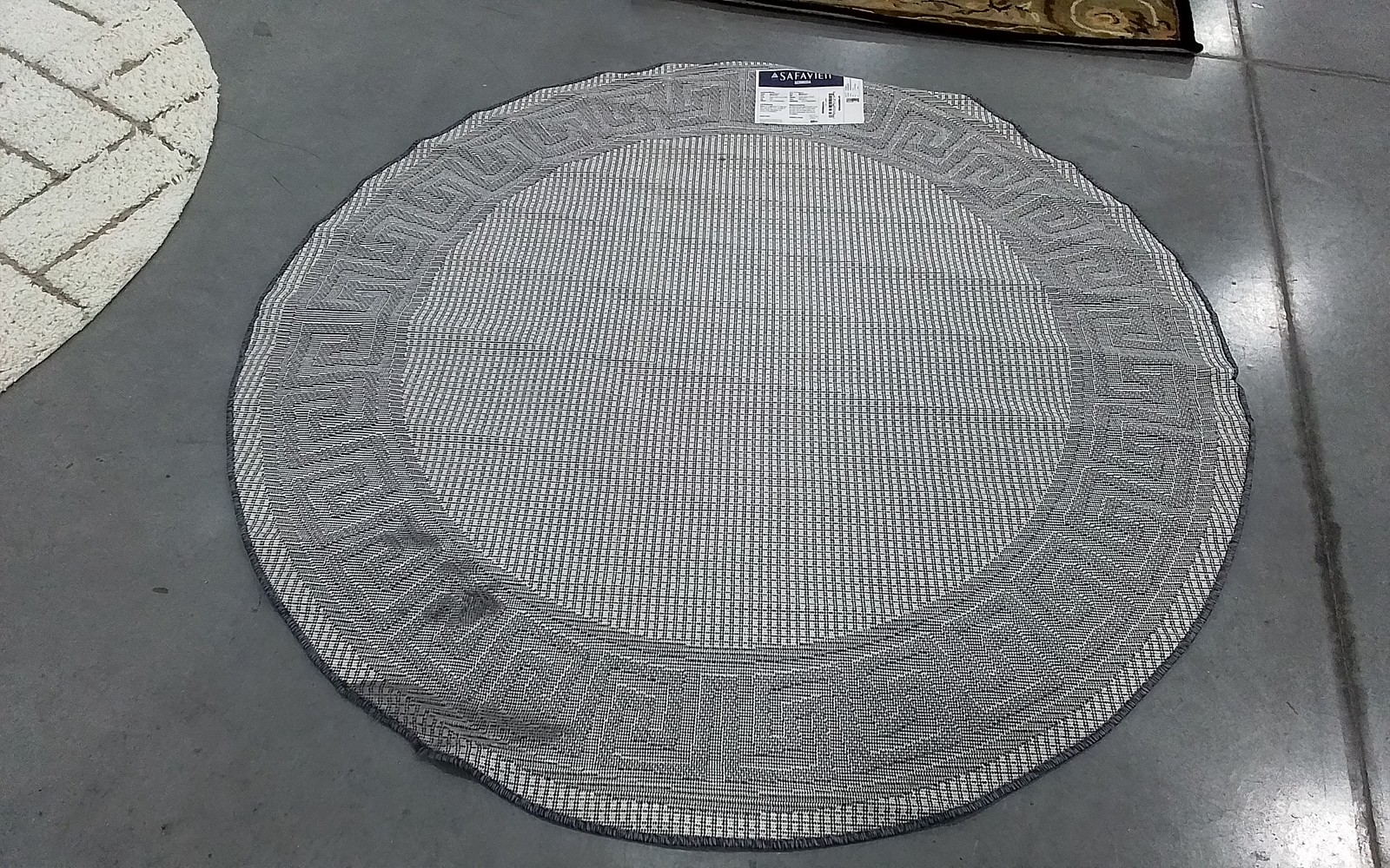 DBLUE / IVORY 5'-3" x 5'-3" Back Stain Rug, Reduced Price 1172791829 BMU820M-5R