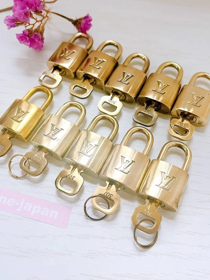 Louis Vuitton Cerradura y Llave Candado Lote Juego de 10 Oro Número Aleatorio Casi Nuevo Foto 2 de 4