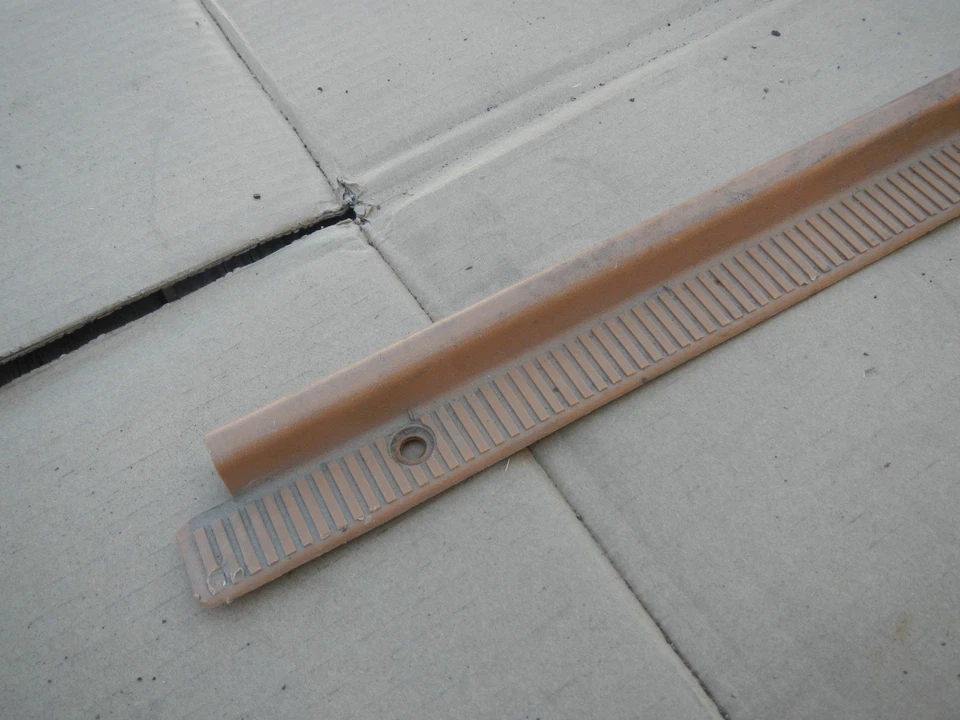 RIGHT FRONT PASS. DOOR SILL SCUFF PLATE 1980 80 NISSAN DATSUN 210 310 BLUEBIRD - Image 2 of 4