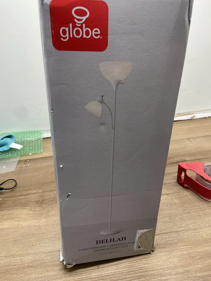 Globe Electric 67136 72" Lámpara de Pie Antorcha + Luz de Lectura Ajustable, Blanco Foto 2 de 2