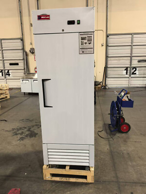 Commercial Fridge with dents, WESTLAKE 27'' Commercial Freezer 1 Door 23 Cu.ft