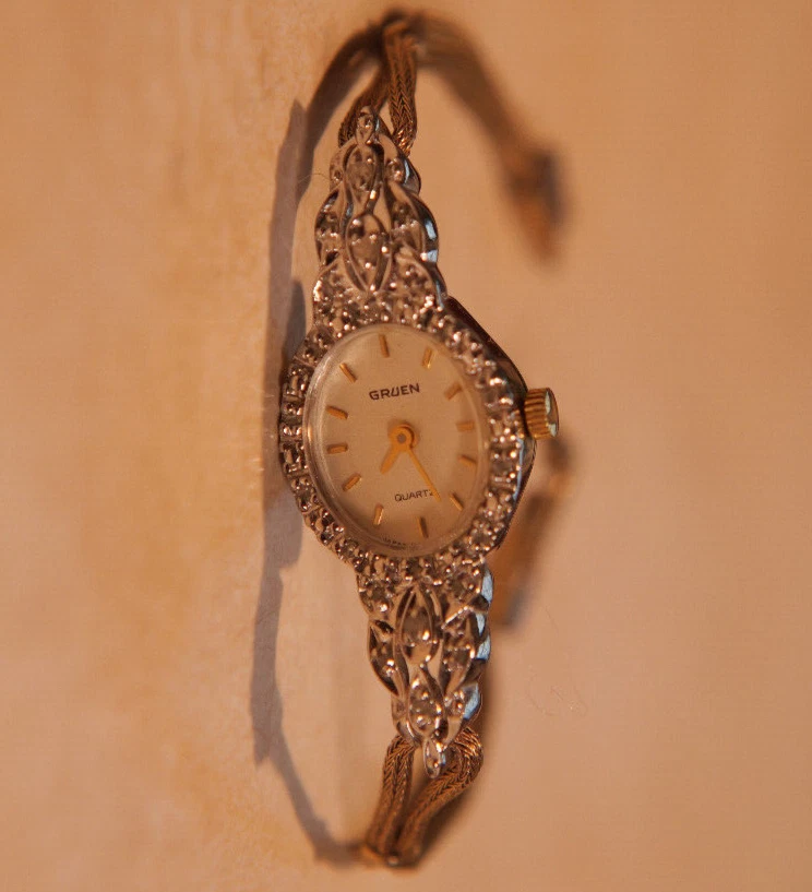 Vtg GRUEN DIAMONDS Raised Dress Ladies WATCH 1/40 10K RGP Gold Loop weave Band - Image 2 of 4