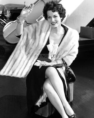 ACTRESS MAUREEN O'HARA - 8X10 PUBLICITY PHOTO (ZY-018)