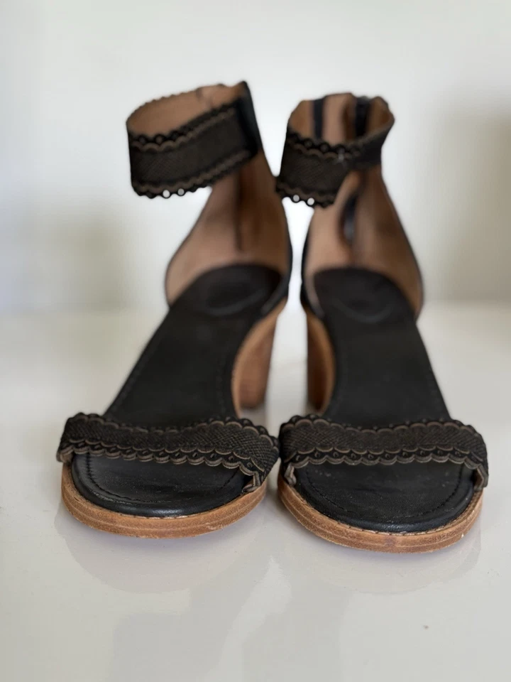 Frye Women’s Black Brielle Scallop Back Zip - Image 2 of 4