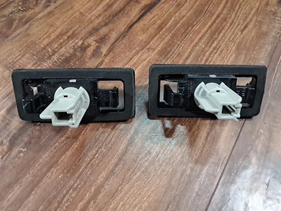 2013-2016 Nissan Pathfinder & Other Models Rear Trunk License Plate Light - Image 4 of 4