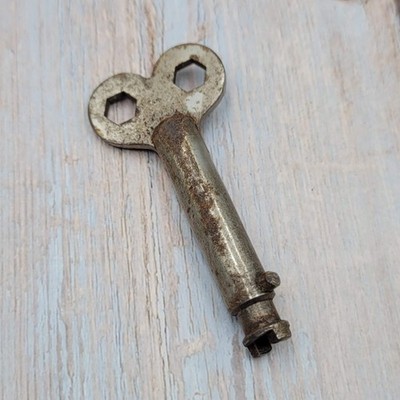 Vintage Unique Key Antique Clock?