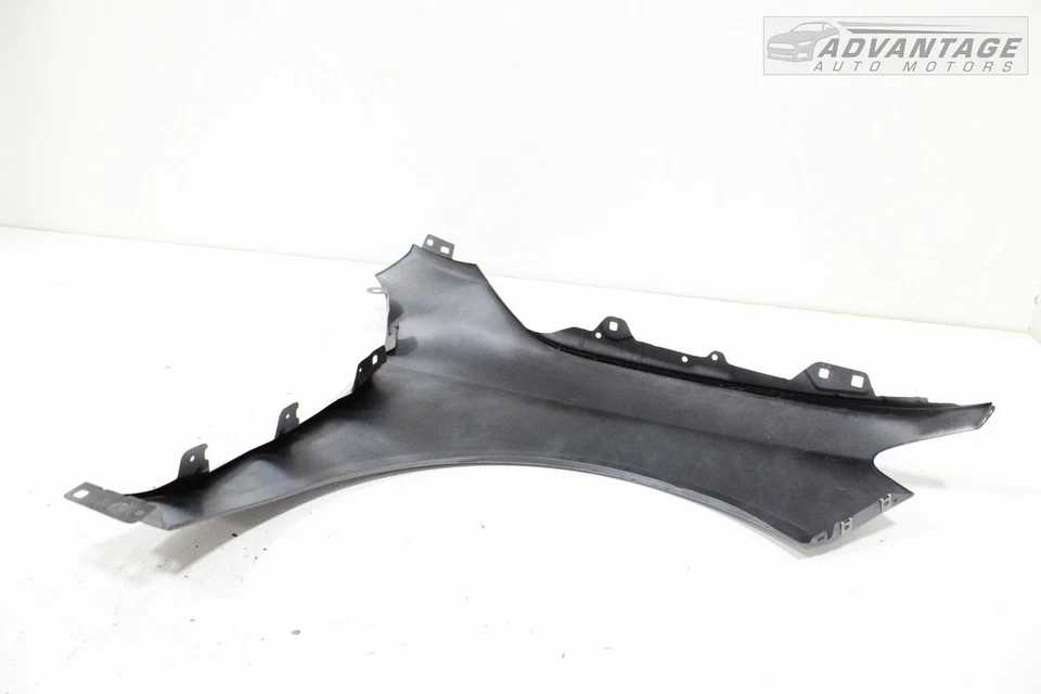 2014-2019 MERCEDES CLA250 C117 SEDAN 前左侧挡泥板外壳 原始设备制造商 — 第 3/4 张图片