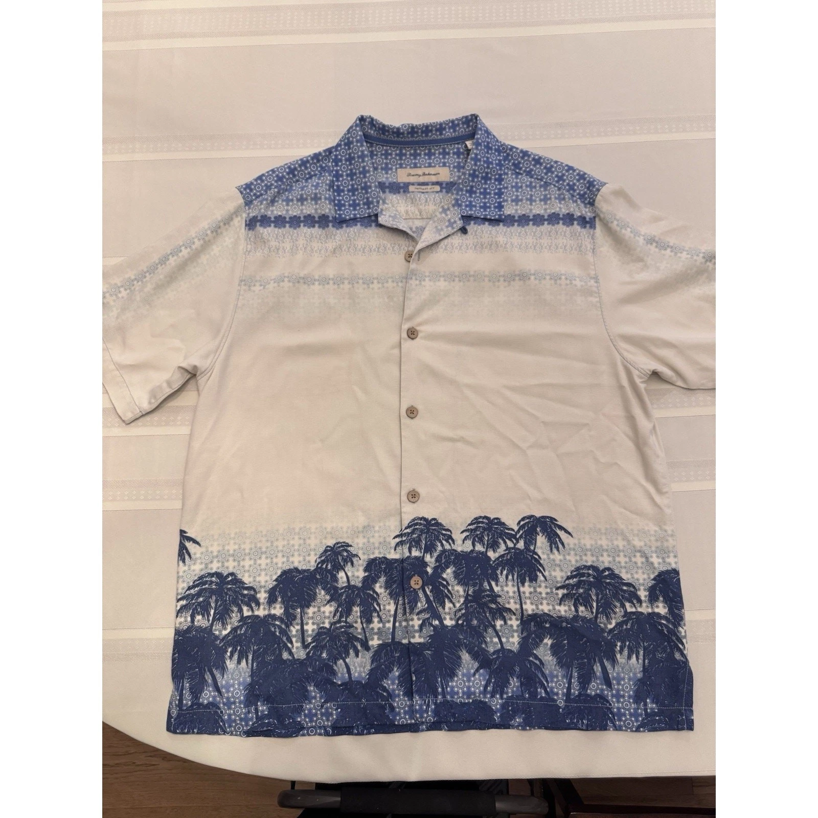 Tommy Bahama Shirt Sz L Blue Silk Palm Trees Button Up Resortwear Beach Vacation