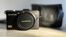   Mint  Olympus XZ-1 10 MP Compact Digital Camera with f/1.8 Lens Black