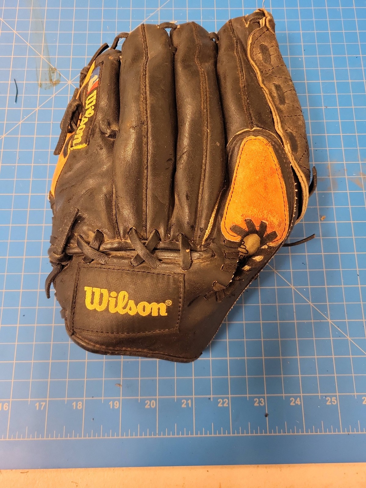 Wilson Baseball Glove Leather Catchers Mitt Softball Player Equipment