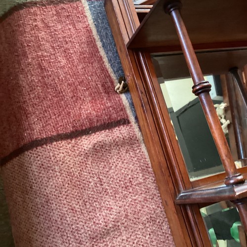 small victorian mahogany mirror backed set of shelves. turned finials & spindles - Picture 4 of 13