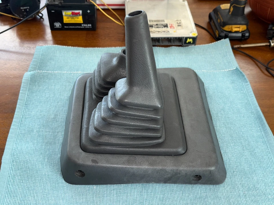 Mazda B2000 B2200 B2600 86-93 camioneta pickup 4x4 arranque de cambio manual gris Foto 3 de 4