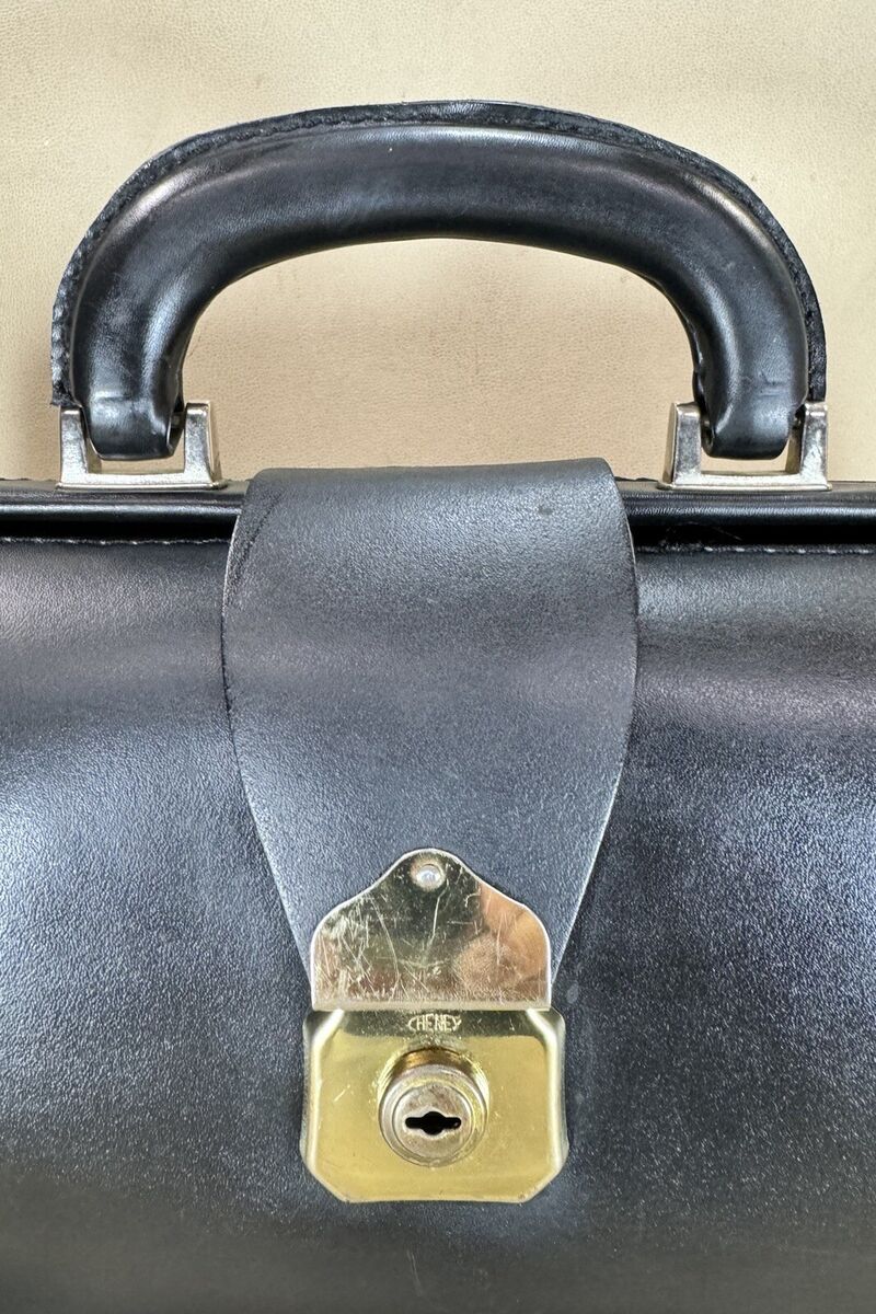 Vintage Cheney England 16” Leather Black Briefcase Business Vintage Cheney England 16” Leather Black Briefcase Business