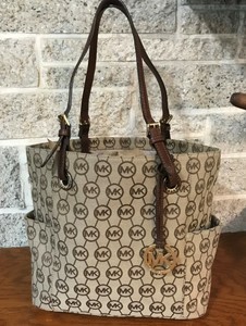 mk's tote bolsas and monogramming