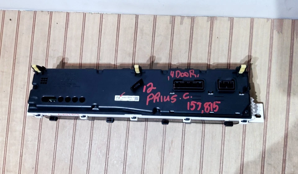 Cuadro de instrumentos Toyota Prius C 2012-2013 157.815 millas ID 838005CF80 OEM Foto 3 de 4