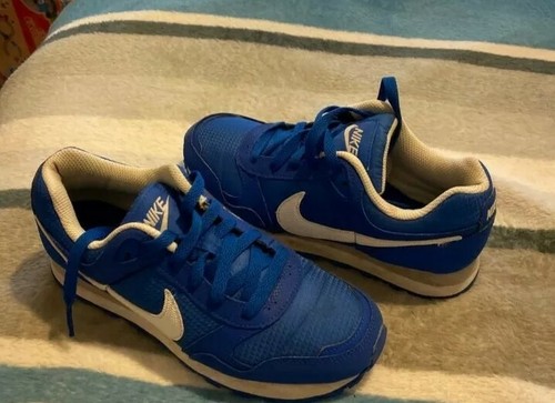 blue nike trainers junior