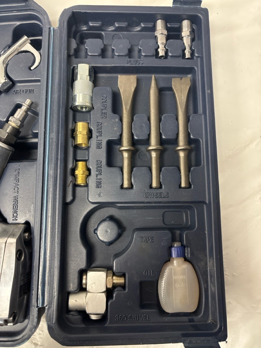 PRE-OWNED CAMPBELL HAUSFELD 62 PIECE AIR TOOL KIT TL106901 (P23007873)