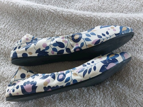 Boden floral ballerina flats, blue and white, size 40 VGC - Picture 2 of 5