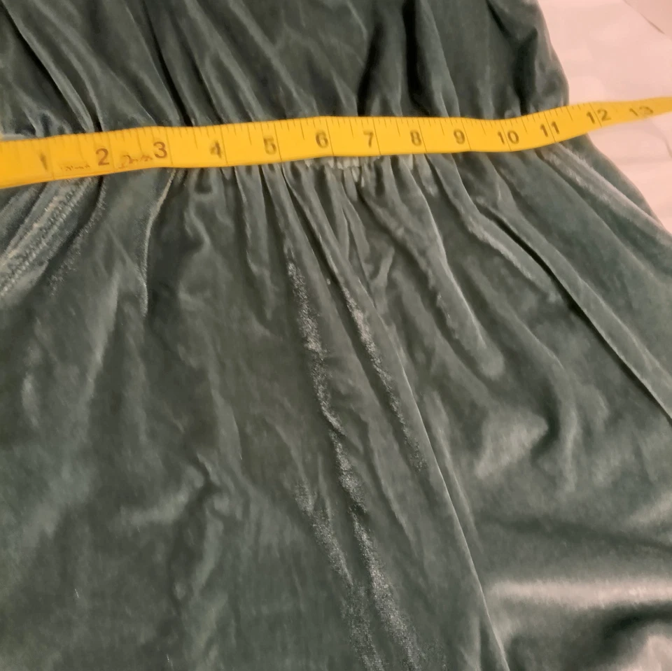 Mono Nordstrom Niñas Grande 10/12 Verde Esmeralda Terciopelo Manga Abullonada Usado Foto 2 de 4