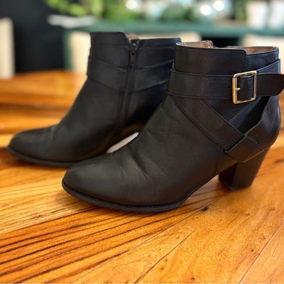Vionic Trinity Leather Ankle Boots