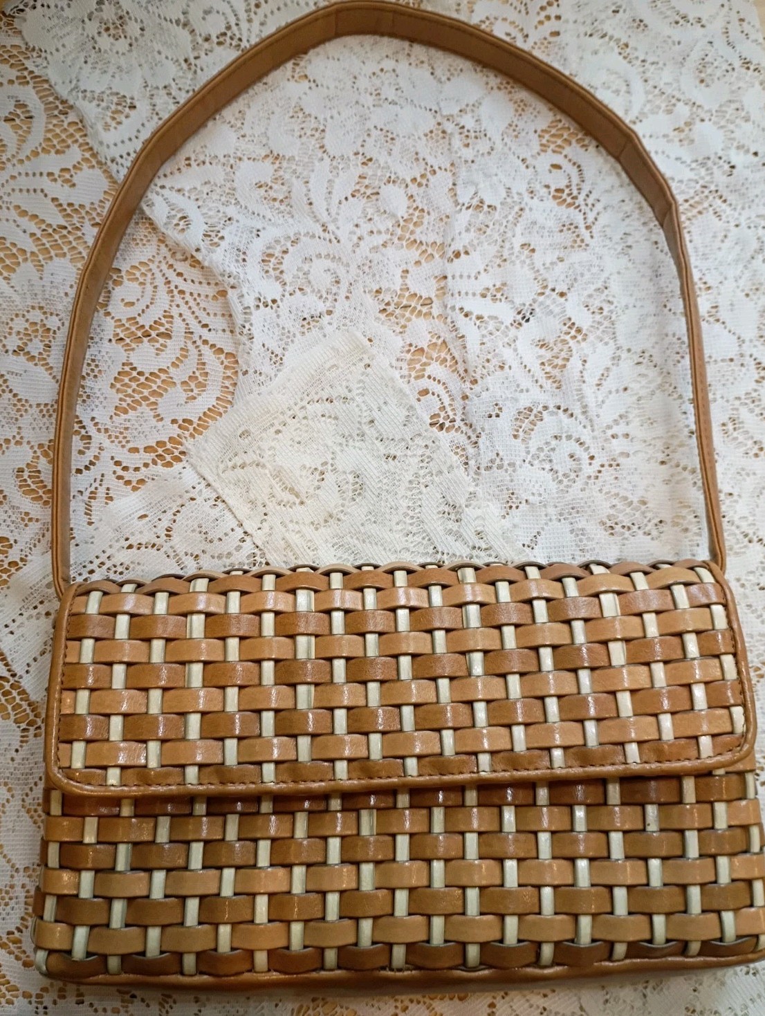 Vintage Y2K-ERA Nine West Woven Vegan Leather Shoulder Bag -Lined, Magnetic Snap