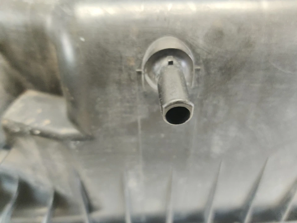 Toyota Tundra 2000-2004 3,4 V6 filtro de aire carcasa mitad superior Foto 3 de 4