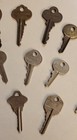 LOT OF 34 VINTAGE KEYS - NATIONAL KEY - COLE NATIONAL - USA BRASS INCL. 7 PAIRS — photo 4